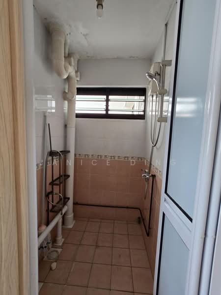 17 Eunos Crescent, 17 Eunos Crescent, 2 Bedrooms, 635 sqft, HDB Flat For Sale, by Janice Ding, 500198424 - Bathroom - PropertyGuru.com.sg