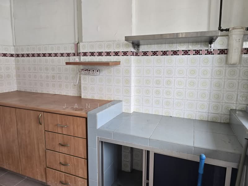 17 Eunos Crescent, 17 Eunos Crescent, 2 Bedrooms, 635 sqft, HDB Flat For Sale, by Janice Ding, 500198424 - Kitchen - PropertyGuru.com.sg