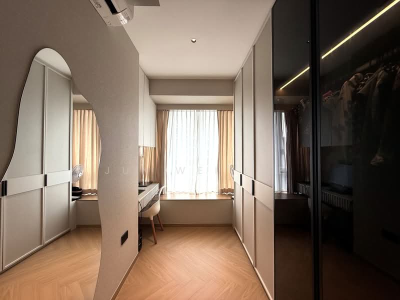 Vista Residences, 26 Jalan Datoh, 4 Bedrooms, 1,410 sqft, Condominium For Sale, by Jun Wei Lee, 500198440 - Walk-in wardrobe - PropertyGuru.com.sg