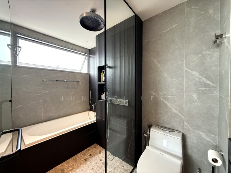 Vista Residences, 26 Jalan Datoh, 4 Bedrooms, 1,410 sqft, Condominium For Sale, by Jun Wei Lee, 500198440 - Bathroom - PropertyGuru.com.sg