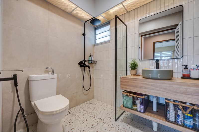 874B Tampines Street 85, 874B Tampines Street 85, 3 Bedrooms, 1,216 sqft, HDB Flat For Sale, by Jeffri Natawate, 500198456 - Bathroom - PropertyGuru.com.sg