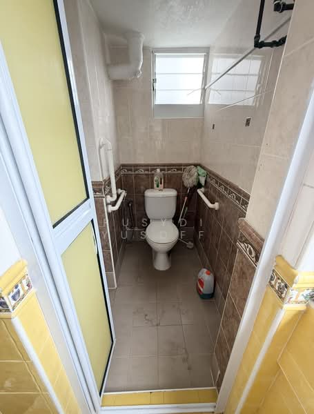 170 Ang Mo Kio Avenue 4, 170 Ang Mo Kio Avenue 4, 2 Bedrooms, 646 sqft, HDB Flat For Sale, by Rusydi Yusoff, 500198458 - Bathroom - PropertyGuru.com.sg