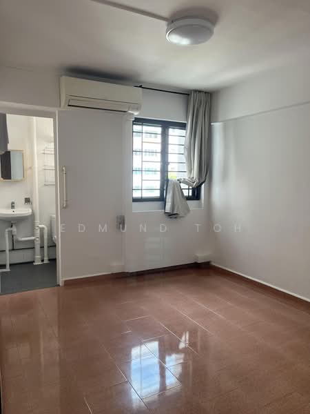708 Hougang Avenue 2, 708 Hougang Avenue 2, 3 Bedrooms, 979 sqft, HDB Flat For Rent, by Edmund Toh, 500198495 - Bathroom - PropertyGuru.com.sg