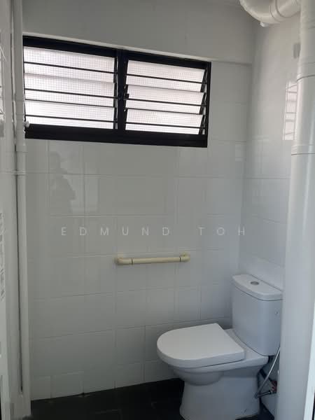 708 Hougang Avenue 2, 708 Hougang Avenue 2, 3 Bedrooms, 979 sqft, HDB Flat For Rent, by Edmund Toh, 500198495 - Bathroom - PropertyGuru.com.sg
