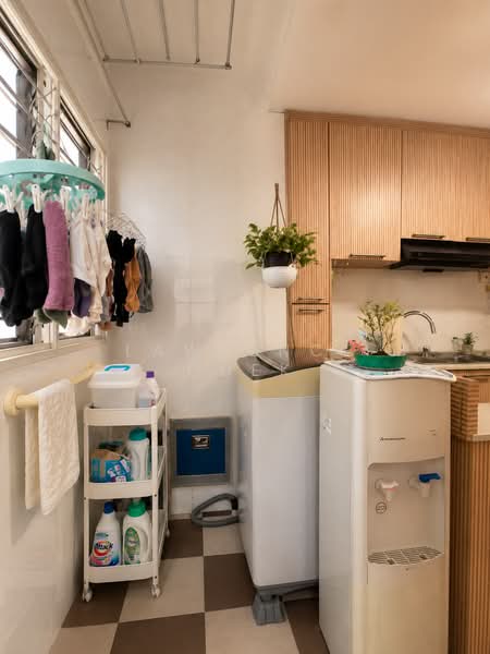 159 Woodlands Street 13, 159 Woodlands Street 13, 2 Bedrooms, 786 sqft, HDB Flat For Rent, by Lawrence Quek, 500198510 - Kitchen Service Yard - PropertyGuru.com.sg