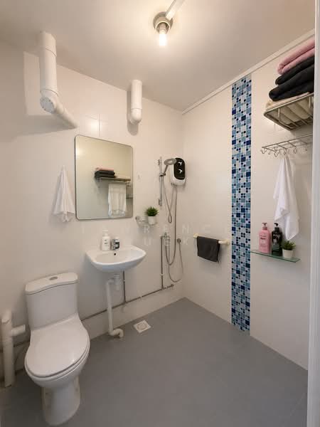 159 Woodlands Street 13, 159 Woodlands Street 13, 2 Bedrooms, 786 sqft, HDB Flat For Rent, by Lawrence Quek, 500198510 - Bathroom - PropertyGuru.com.sg