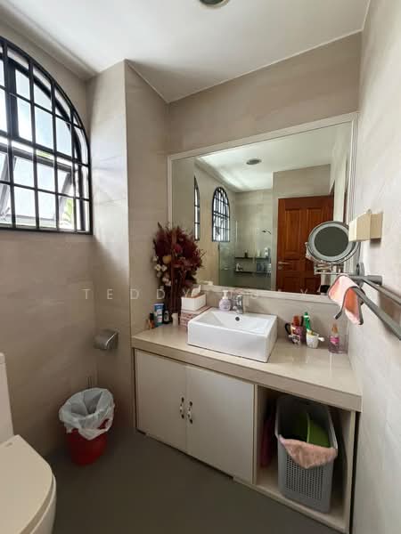 Stratton Walk, Stratton Walk, 5 Bedrooms, 4,500 sqft, Corner Terrace For Rent, by Teddy Juay, 500198523 - Bathroom - PropertyGuru.com.sg