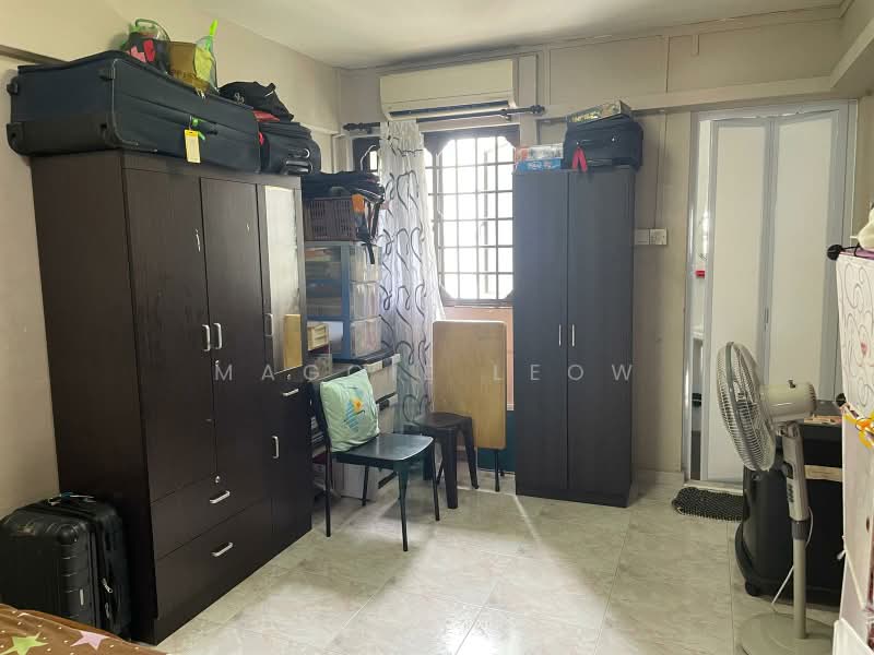 523 Ang Mo Kio Avenue 5, 523 Ang Mo Kio Avenue 5, 2 Bedrooms, 732 sqft, HDB Flat For Sale, by Maggie Leow, 500198532 - Master Bedroom - PropertyGuru.com.sg