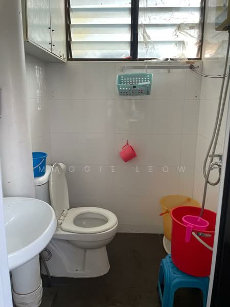 523 Ang Mo Kio Avenue 5, 523 Ang Mo Kio Avenue 5, 2 Bedrooms, 732 sqft, HDB Flat For Sale, by Maggie Leow, 500198532 - Bathroom - PropertyGuru.com.sg