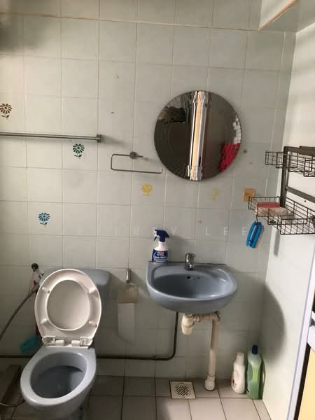 329 Sembawang Close, 329 Sembawang Close, Room Rental, 150 sqft, HDB Flat For Rent, by Jeffrey Lee, 500198534 - Bathroom - PropertyGuru.com.sg