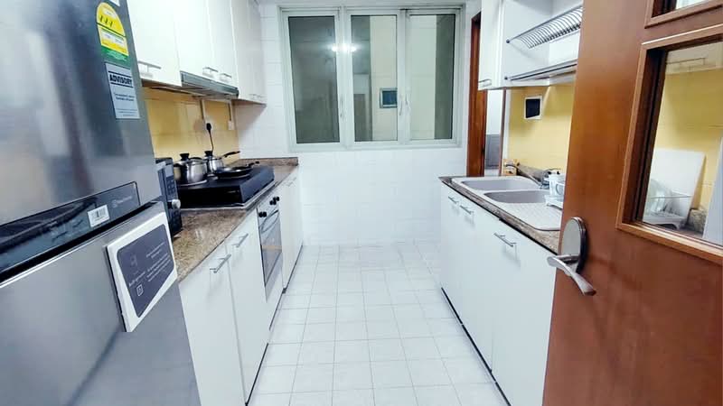 Queens, 12 Stirling Road, Room Rental, 150 sqft, Condominium For Rent, by Erica Yap, 500198548 - Kitchen - PropertyGuru.com.sg