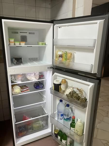 831 Jurong West Street 81, 831 Jurong West Street 81, Room Rental, 180 sqft, HDB Flat For Rent, by Michelle Lee, 500198554 - Kitchen - PropertyGuru.com.sg