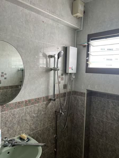 831 Jurong West Street 81, 831 Jurong West Street 81, Room Rental, 180 sqft, HDB Flat For Rent, by Michelle Lee, 500198554 - Bathroom - PropertyGuru.com.sg