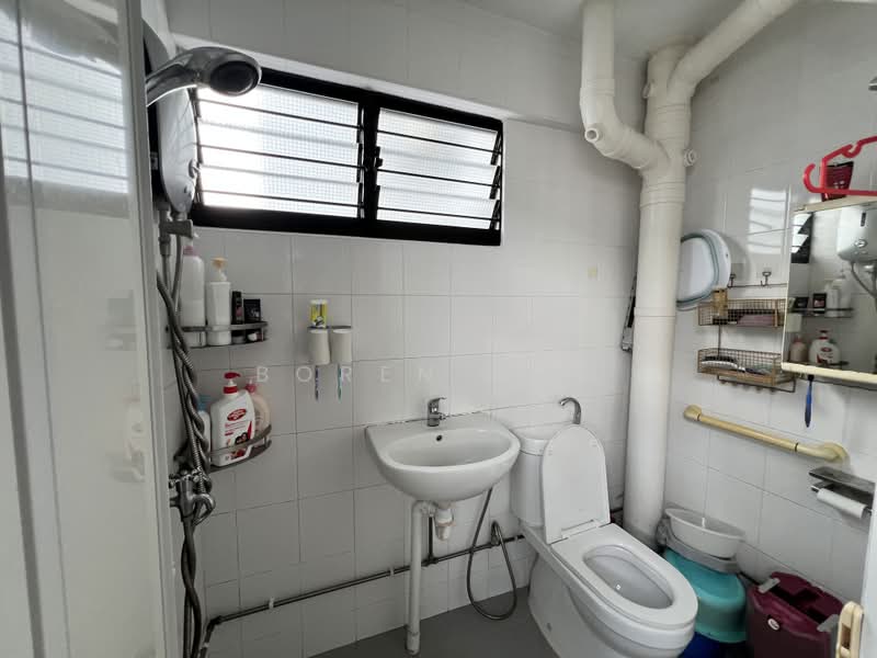 349 Woodlands Avenue 3, 349 Woodlands Avenue 3, 3 Bedrooms, 904 sqft, HDB Flat For Sale, by Boren Ang, 500198557 - Bathroom - PropertyGuru.com.sg