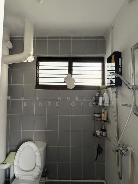104 Woodlands Street 13, 104 Woodlands Street 13, 3 Bedrooms, 990 sqft, HDB Flat For Sale, by Siti Nurjana Binte Oyong, 500198600 - Bathroom - PropertyGuru.com.sg
