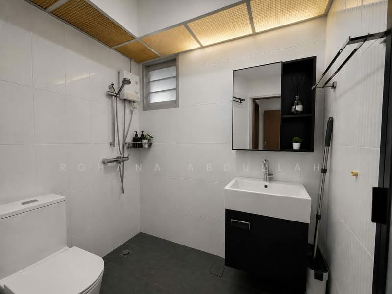 513C Yishun Street 51, 513C Yishun Street 51, 2 Bedrooms, 732 sqft, HDB Flat For Sale, by Rohana Abdullah, 500198601 - Bathroom - PropertyGuru.com.sg