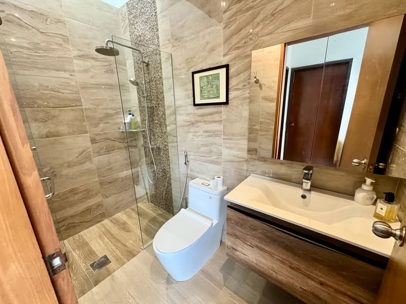 *Eminence Landed* Renovated 2-Sty IT @ Holland Grove Rd | D10, Holland Grove Road, 3 Bedrooms, 2,421 sqft, Terraced House For Sale, by Jessy Han, 500198602 - Bathroom - PropertyGuru.com.sg