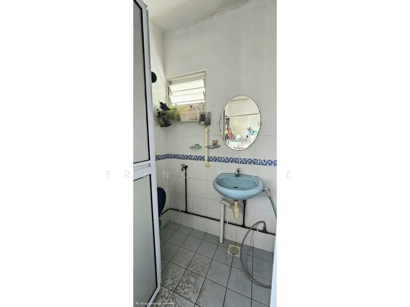222 Ang Mo Kio Avenue 1, 222 Ang Mo Kio Avenue 1, Room Rental, 120 sqft, HDB Flat For Rent, by Francis Lee, 500198612 - Bathroom - PropertyGuru.com.sg