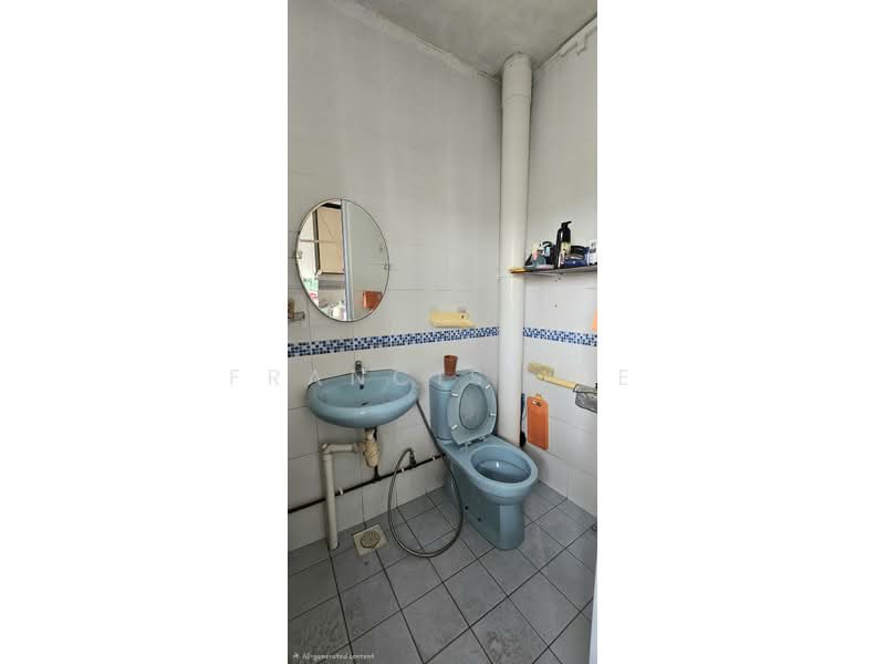 222 Ang Mo Kio Avenue 1, 222 Ang Mo Kio Avenue 1, Room Rental, 120 sqft, HDB Flat For Rent, by Francis Lee, 500198612 - Bathroom - PropertyGuru.com.sg