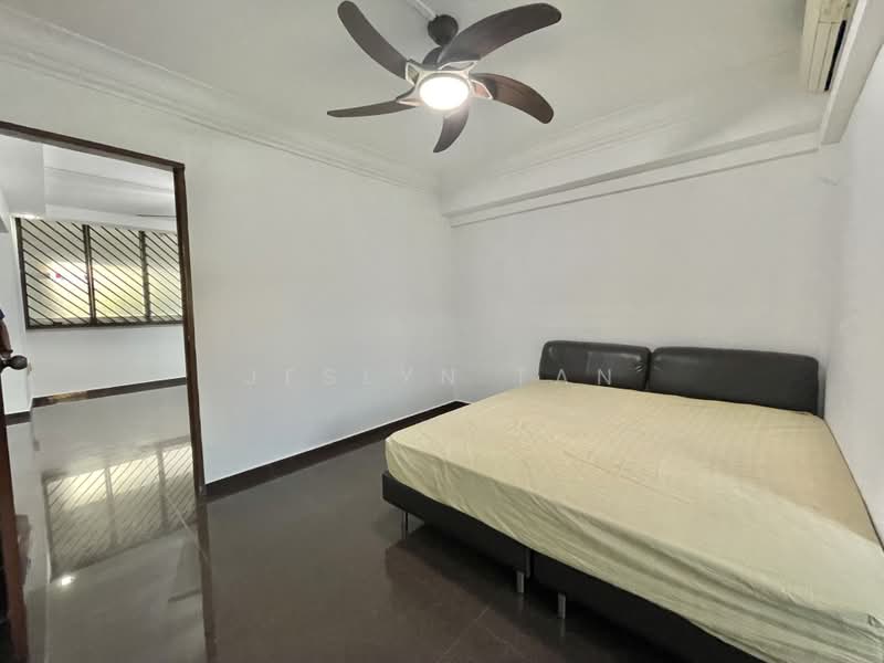 218 Choa Chu Kang Central, 218 Choa Chu Kang Central, 3 Bedrooms, 1,108 sqft, HDB Flat For Sale, by Jeslyn Tan, 500198613 - Master bedroom - PropertyGuru.com.sg