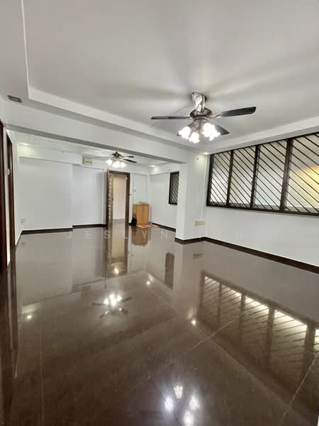 218 Choa Chu Kang Central, 218 Choa Chu Kang Central, 3 Bedrooms, 1,108 sqft, HDB Flat For Sale, by Jeslyn Tan, 500198613 - Living Room - PropertyGuru.com.sg