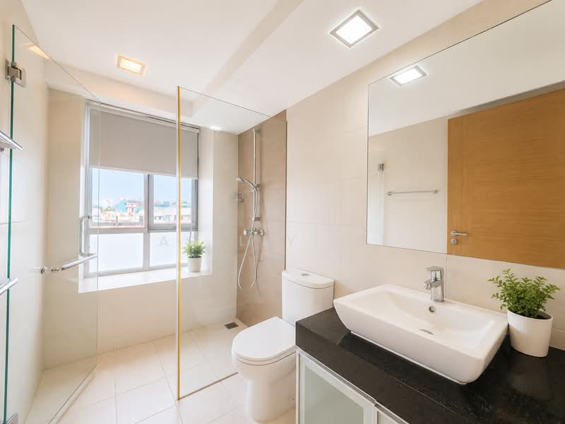 Esta Ruby, 500 Guillimard Road, 2 Bedrooms, 958 sqft, Condominium For Sale, by Ashley Lee, 500198624 - Common Bath - PropertyGuru.com.sg