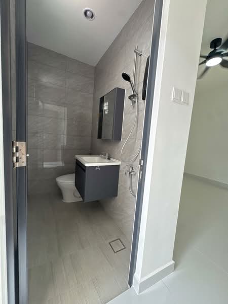 Langsat Road, , Room Rental, 190 sqft, Terraced House For Rent, by A O, 500198633 - Bathroom - PropertyGuru.com.sg