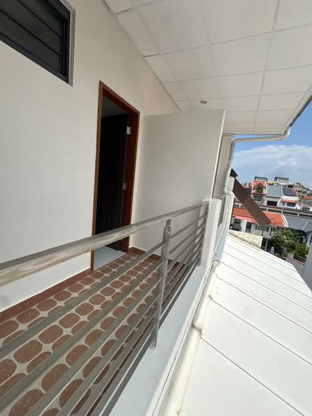 Langsat Road, , Room Rental, 190 sqft, Terraced House For Rent, by A O, 500198633 - Balcony - PropertyGuru.com.sg