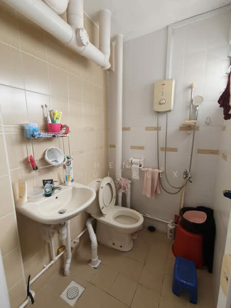 104 Woodlands Street 13, 104 Woodlands Street 13, 3 Bedrooms, 990 sqft, HDB Flat For Sale, by Zheng Yanhui(Alex), 500198642 - Bathroom - PropertyGuru.com.sg