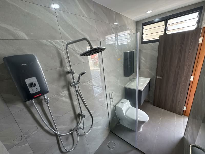 Langsat Road, , Room Rental, 425 sqft, Terraced House For Rent, by A O, 500198651 - Bathroom - PropertyGuru.com.sg
