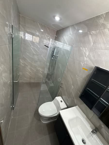 Langsat Road, , Room Rental, 425 sqft, Terraced House For Rent, by A O, 500198651 - Bathroom - PropertyGuru.com.sg