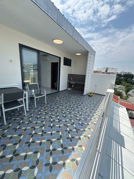 Langsat Road, , Room Rental, 425 sqft, Terraced House For Rent, by A O, 500198651 - Balcony - PropertyGuru.com.sg