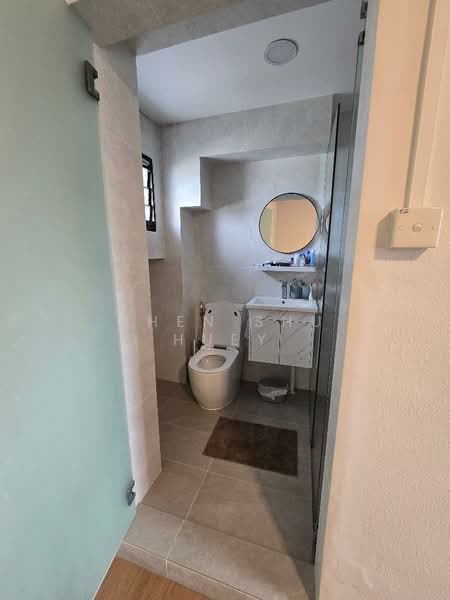 5 Holland Close, 5 Holland Close, 3 Bedrooms, 1,130 sqft, HDB Flat For Sale, by Chen Shu Huey, 500198665 - Bathroom - PropertyGuru.com.sg