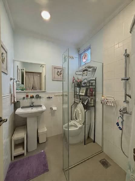 The Windsor, 5A Ontario Avenue, 3 Bedrooms, 1,582 sqft, Walk-up Apartment For Sale, by Angelia Tan, 500198670 - Bathroom - PropertyGuru.com.sg