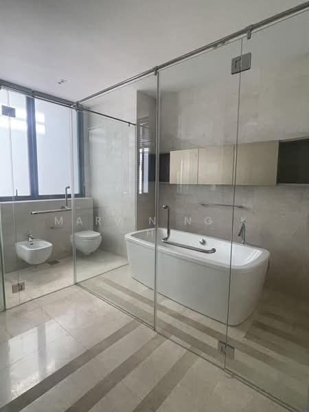 Trilight, 7 Newton Road, 4 Bedrooms, 5,802 sqft, Condominium For Sale, by Marvin Ng K H, 500198679 - Bathroom - PropertyGuru.com.sg
