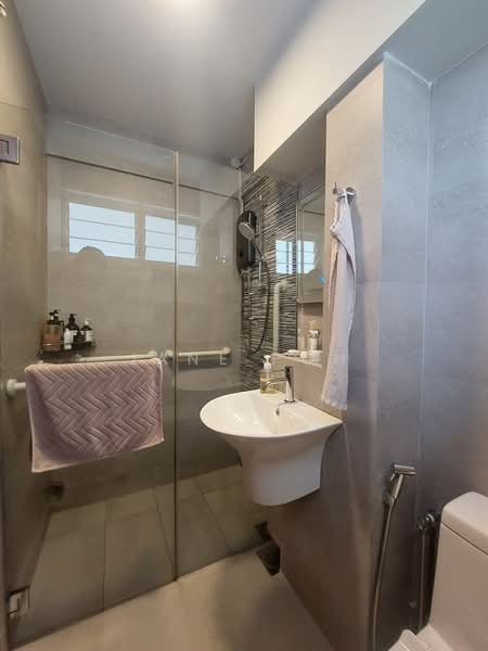 74 Telok Blangah Heights, 74 Telok Blangah Heights, 3 Bedrooms, 1,259 sqft, HDB Flat For Sale, by Jane Poh, 500198687 - Bathroom - PropertyGuru.com.sg