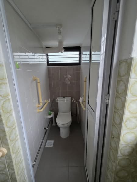 501 Bedok North Street 3, 501 Bedok North Street 3, 2 Bedrooms, 753 sqft, HDB Flat For Sale, by Felicia Ang, 500198698 - Bathroom - PropertyGuru.com.sg