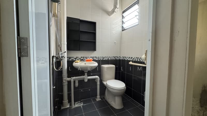 627 Bedok Reservoir Road, 627 Bedok Reservoir Road, 3 Bedrooms, 979 sqft, HDB Flat For Sale, by Clarie Lim, 500198699 - Bathroom - PropertyGuru.com.sg