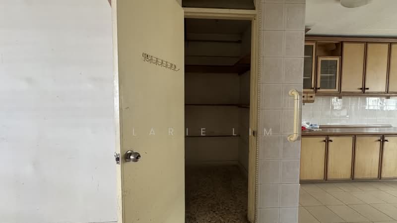 627 Bedok Reservoir Road, 627 Bedok Reservoir Road, 3 Bedrooms, 979 sqft, HDB Flat For Sale, by Clarie Lim, 500198699 - Kitchen - PropertyGuru.com.sg