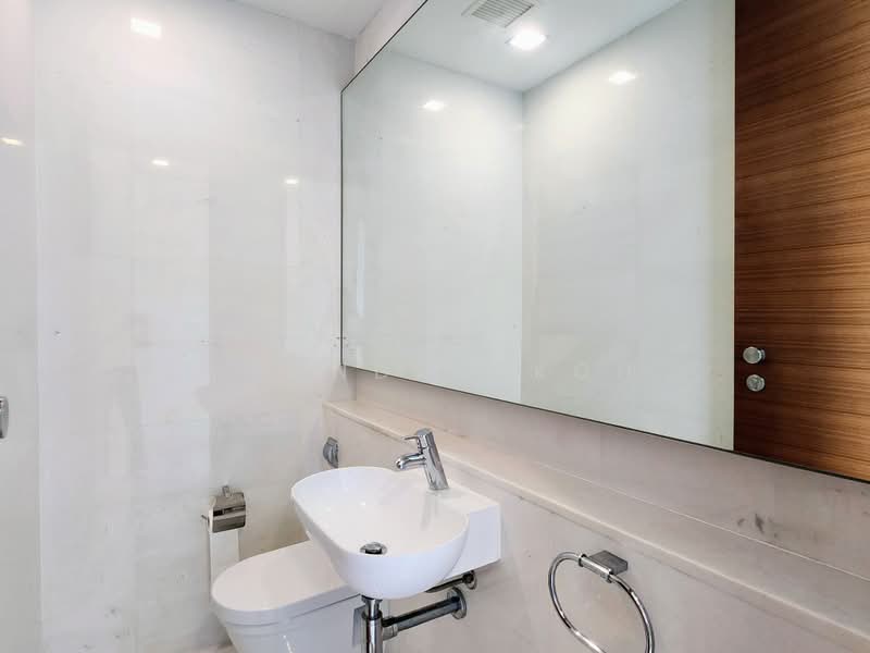 Saint Thomas Suites, 33 St Thomas Walk, 4 Bedrooms, 2,013 sqft, Condominium For Rent, by Brandon Koh, 500198701 - Powder Bathroom - PropertyGuru.com.sg