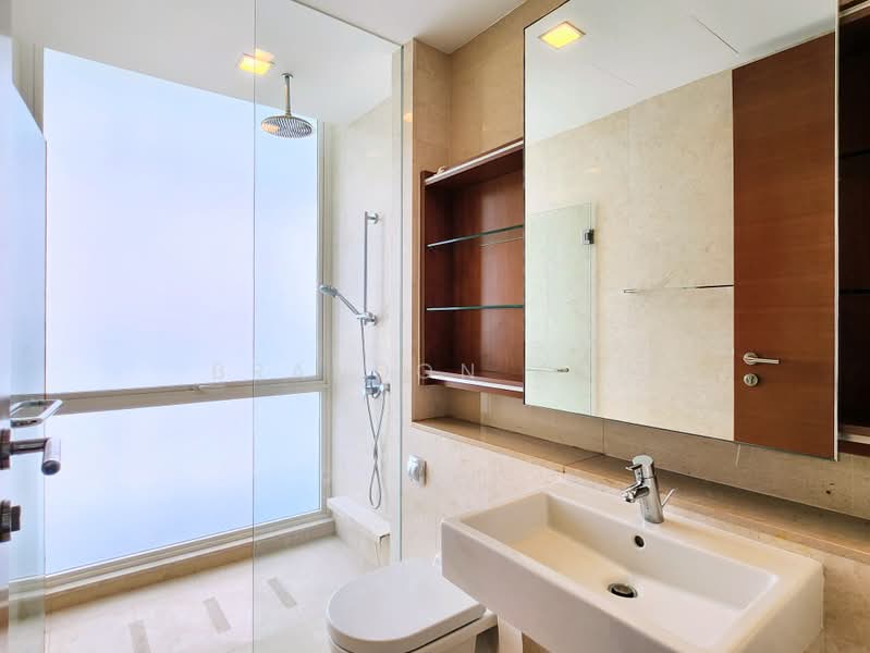 Saint Thomas Suites, 33 St Thomas Walk, 4 Bedrooms, 2,013 sqft, Condominium For Rent, by Brandon Koh, 500198701 - Junior Master Bathroom - PropertyGuru.com.sg