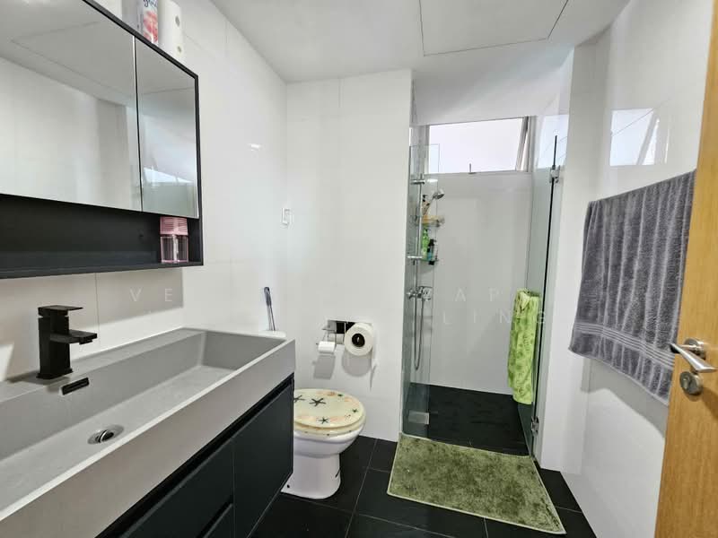 Oasis @ Elias, 60 - 72 Elias Road, 4 Bedrooms, 1,410 sqft, Condominium For Sale, by Veronica Yap @ Yap Hong Ling, 500198704 - Bathroom - PropertyGuru.com.sg
