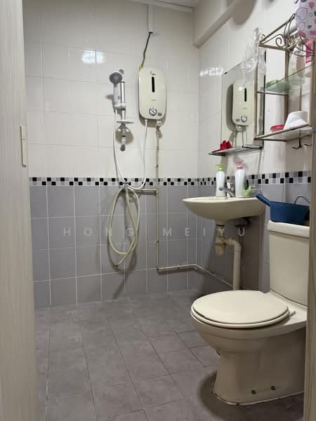 717 Yishun Street 71, 717 Yishun Street 71, Sembawang / Yishun, Room Rental, 300 sqft, HDB Flat For Rent, by Hong Meiyu, 500198706 - Bathroom - PropertyGuru.com.sg