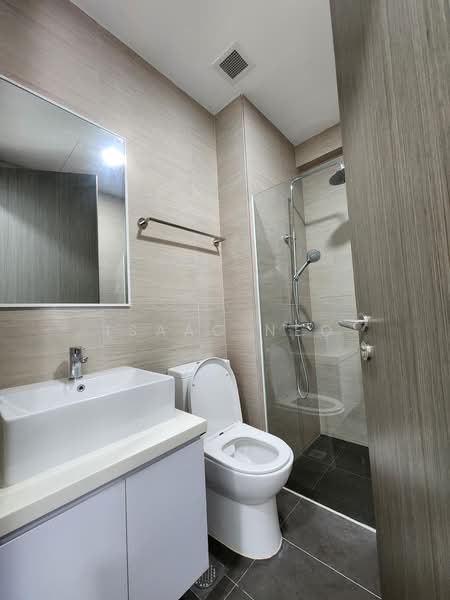 Sycamore Tree, 2 Fowlie Road, 1 Bedroom, 581 sqft, Apartment For Sale, by Isaac Neo, 500198735 - Bathroom - PropertyGuru.com.sg