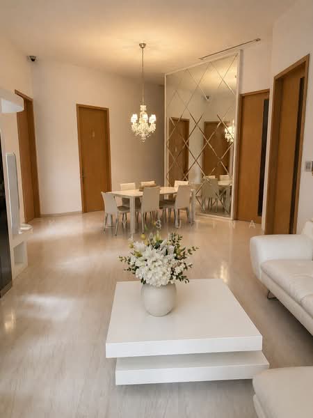 FH High ceiling 3bdrms ground floor at D9, Oxley walk, 3 Bedrooms, 1,809 sqft, Condominium For Sale, by Kelly Sutina Tan, 500198741 - Living Room - PropertyGuru.com.sg