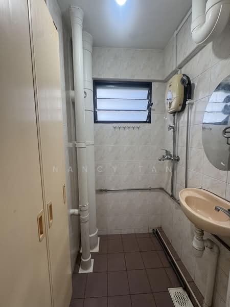 130 Bukit Merah - 3 room HDB, Bukit Merah view, 2 Bedrooms, 700 sqft, HDB Flat For Rent, by Nancy Tan, 500198747 - Bathroom - PropertyGuru.com.sg