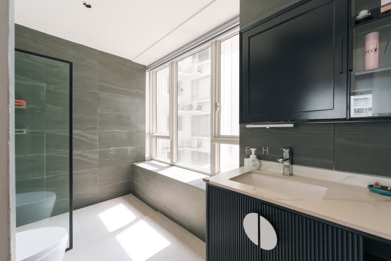 The Centris, 65 Jurong West Central 3, 3 Bedrooms, 1,238 sqft, Apartment For Sale, by Selene Teh, 500198748 - Bathroom - PropertyGuru.com.sg