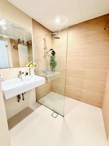 Fuyuen Court, 22 Lorong 35 Geylang, Eunos / Geylang / Paya Lebar, Room Rental, 240 sqft, Apartment For Rent, by Zheng Chao, 500198758 - Bathroom - PropertyGuru.com.sg