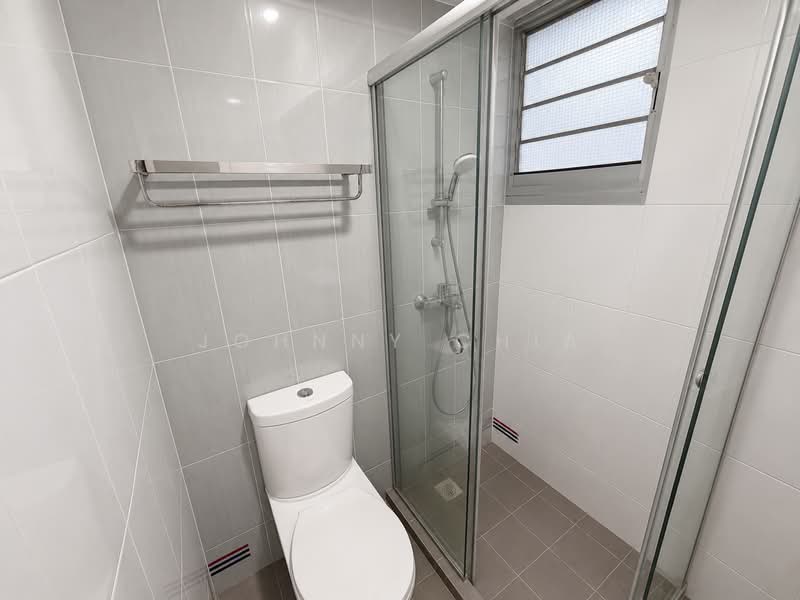 878A Tampines Avenue 8, 878A Tampines Avenue 8, 3 Bedrooms, 1,001 sqft, HDB Flat For Rent, by Johnny Chia, 500198762 - Bathroom - PropertyGuru.com.sg