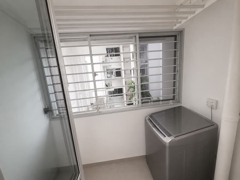 878A Tampines Avenue 8, 878A Tampines Avenue 8, 3 Bedrooms, 1,001 sqft, HDB Flat For Rent, by Johnny Chia, 500198762 - Balcony - PropertyGuru.com.sg